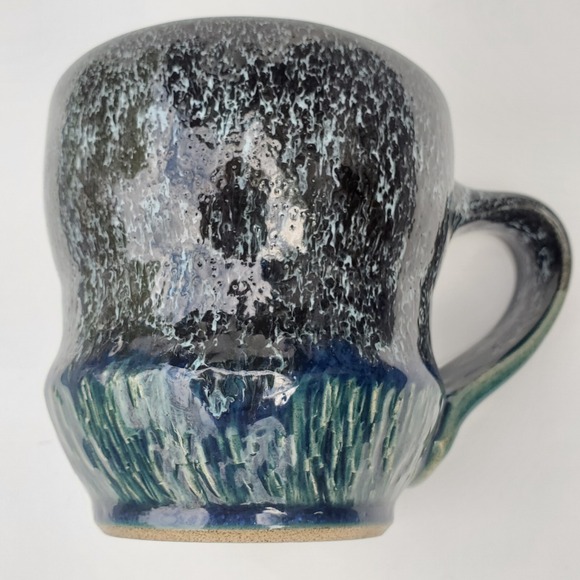 Studio Art Coffee Mug Dark Blue Speckled Glaze Textured Base Signed 14 oz. Ombre - Picture 7 of 9